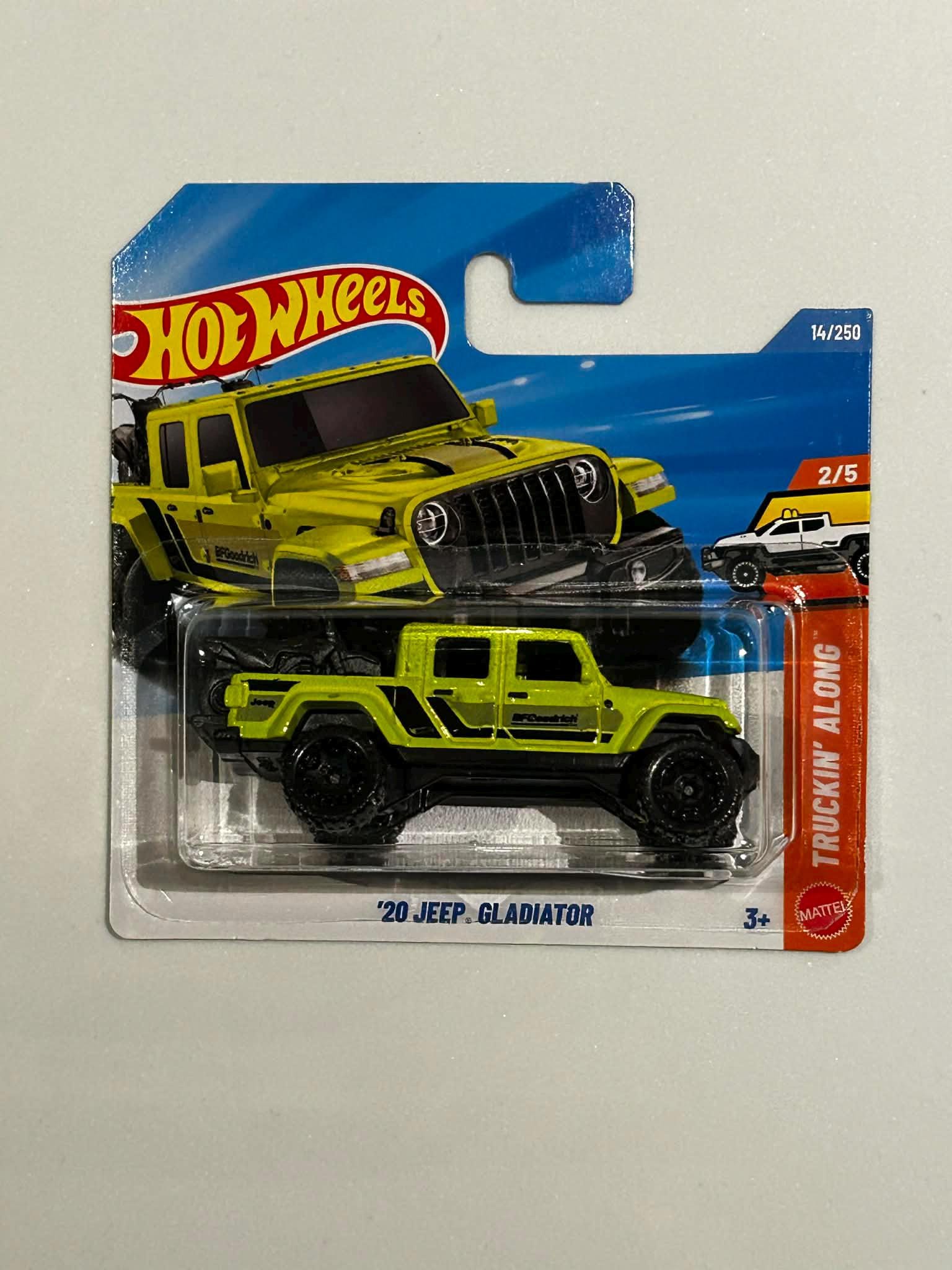 ミニチュアジープ オレンジとグリーン ミニチュアジープ オレンジとグリーン Jeep（ミニカー）のフリマ