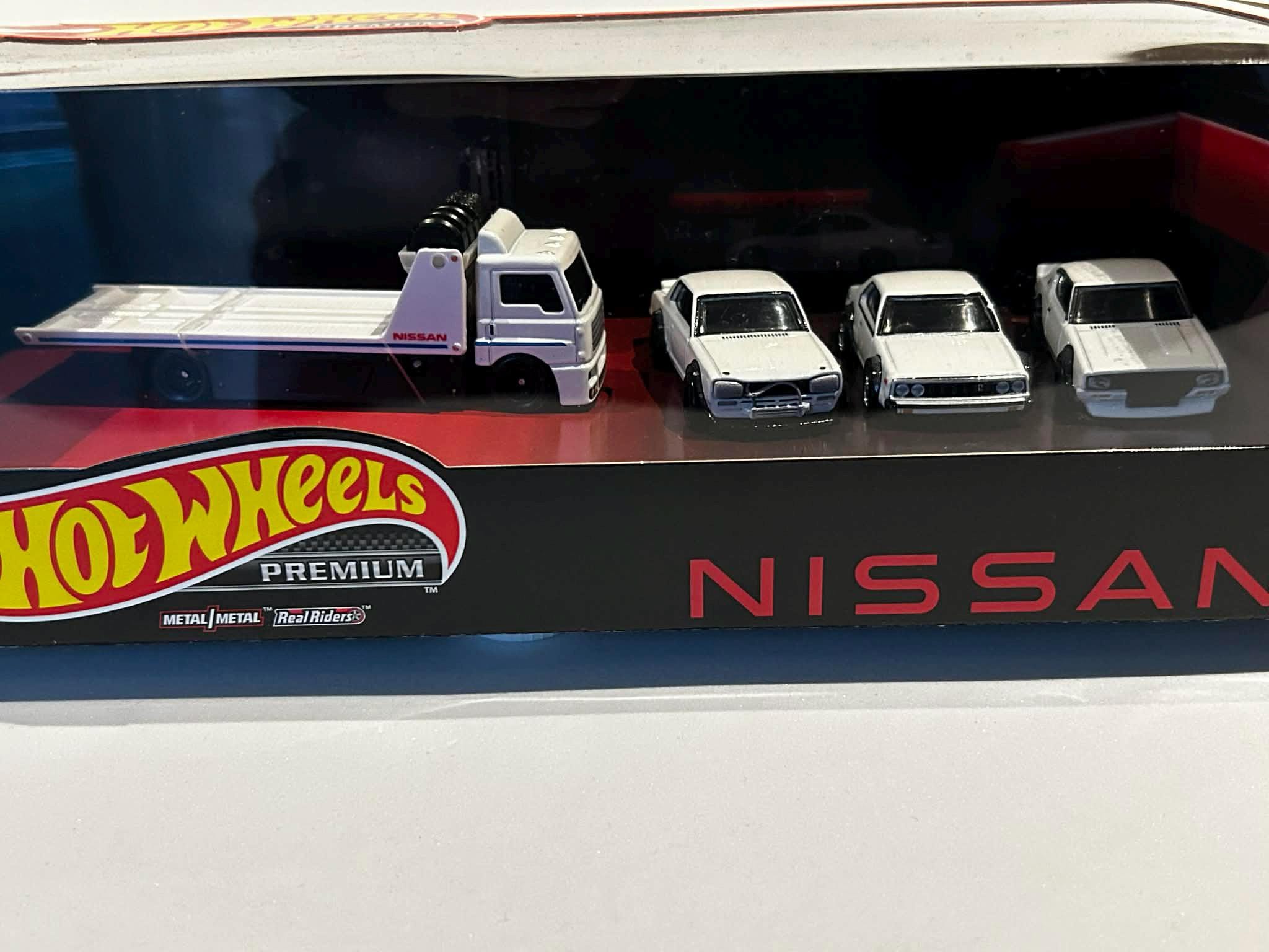 Hot Wheels HW Real Riders Nissan Set Diorama Nissan Skyline Fleet