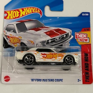 Hot Wheels HW 67 Ford Mustang Coupe 121/250 Small Card