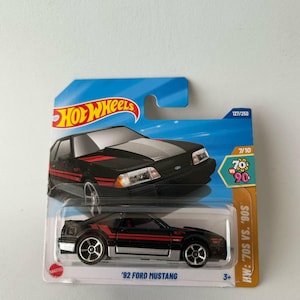Hot Wheels HW 92 Ford Mustang 127/250 Small Card