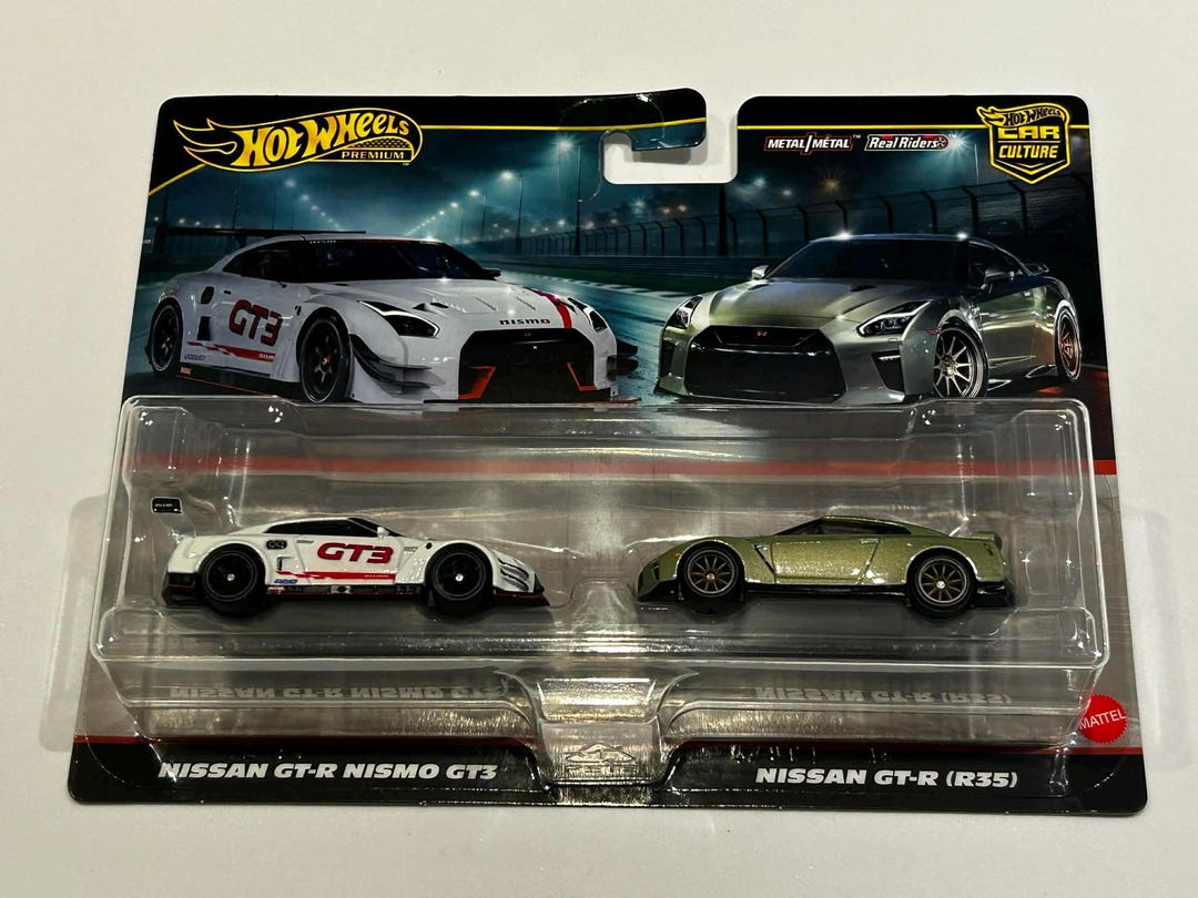 Hot Wheels HW Nissan GT-R Nismo GT3 Plus Nissan GT-R R35 Real