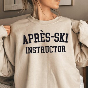Apres-Ski Instructor Sweater, Funny Women&#39;s Ski Sweatshirt, Retro Skiing Trip Shirt, Mens Ski Clothes, Skiing Shirts Snow Skier Gift for Her