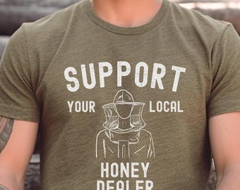 Beekeeper Dad Shirt, Funny Beekeeper Gifts Men, Bee Keeper Shirt, Bee Keeping Crewneck Sweater, Vintage Honey Dealer Farmer's Market Shirts
