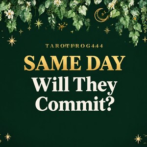 Könnte beinhalten: Eine dunkelgrüne Grafik mit goldenen Akzenten, die den Text TAROTFROG444, SAME DAY und Will They Commit? enthält. Das Design ist mit aquarellartigen grünen Efeublättern, kleinen goldenen Sternen, einer Mondsichel, einem Pilz und einem Schmetterling verziert.