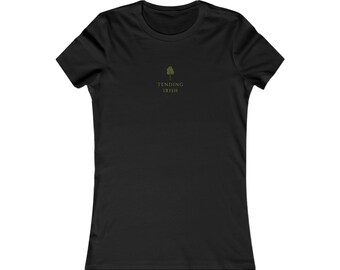 女性のお気に入りのTシャツ アイルランドの木の手入れ