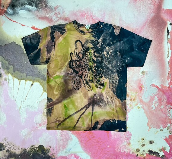 Acid Washed Octopus Print T-shirt Size Large