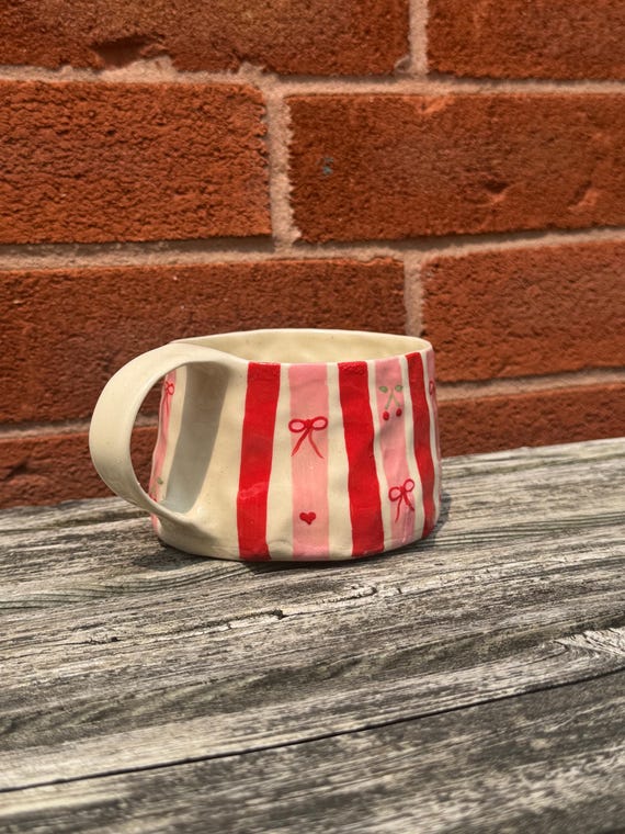 Pink & Rot Kokette Tasse - Schleifen | Herzen zierliches handgemachtes keramisches Handgemaltes Geschenk