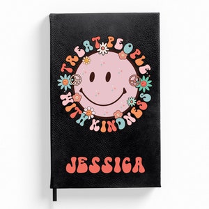 Tratar a las personas con amabilidad diario, diario retro, diario de cuero personalizado, diario personalizado, regalo de diario, diario de cuero vegano