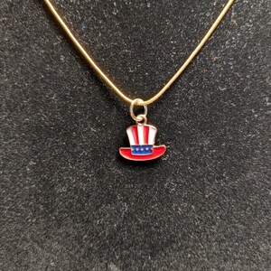 Patriotic Uncle Sam&#39;s Hat Necklace - USA Collection