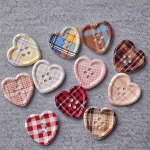 Blandade rutiga hjärtknappar 25 mm harts | Rutiga syknappar | Söta hantverksknappar för scrapbooking DIY-sybehör