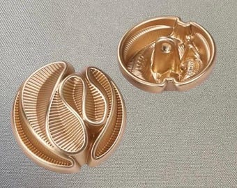 Rzeźbione złote metalowe guziki (10 sztuk) – eleganckie ozdoby krawieckie