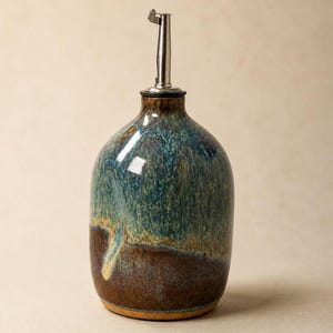 Dispensador de aceite de oliva de cerámica hecho a mano, botella de aceite de gres, regalo de cocina