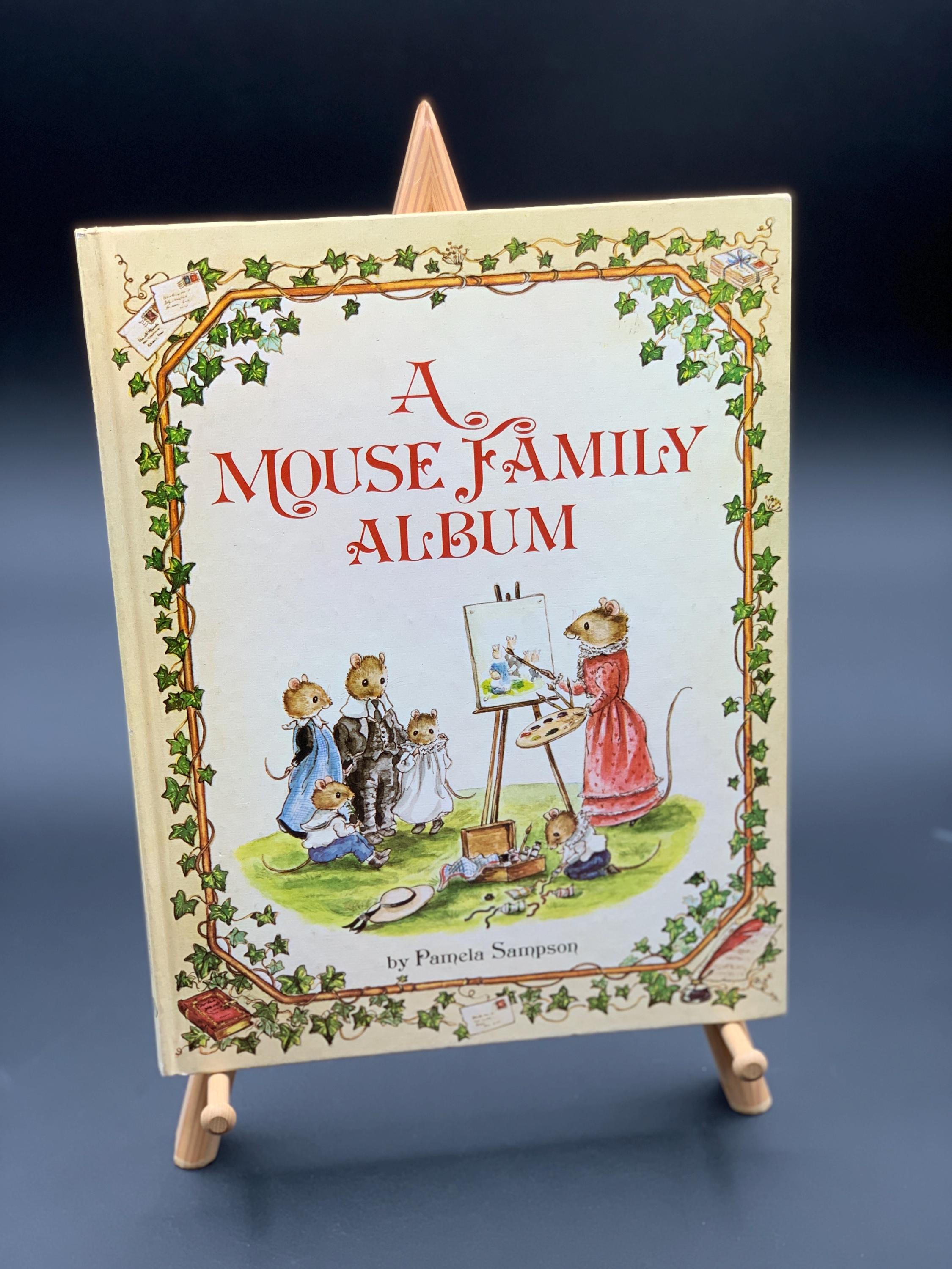 その他 A MOUSE FAMILy ALBUM A Mouse Family Album by Pamela Sampson (1980-10-01): Pamela