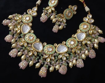 Ensemble kundan de créateur inspiré de Sabyasachi, tour de cou Kundan vert, ensemble tour de cou nuptiale Kundan, ensembles de mariée Kundan personnalisables, ensembles royaux Kundan