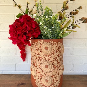 Oaxaca Barro Bordado Vase, Filigrana Vase from Oaxaca