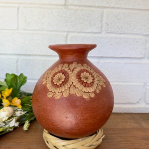 Oaxaca Vase, Filigrana Mexican Clay Vase