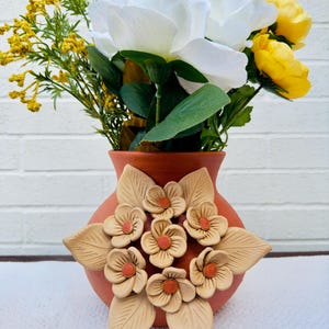 Oaxaca Filigrana Clay Vase, Barro Bordado Vase