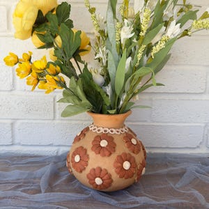 Oaxaca Filigrana Clay Vase: Handmade Mexican Folk Art