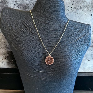 Daisy pendant and 16k gold plated chain! Simple and elegant. Timeless and Classy!