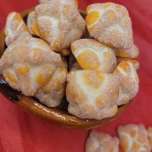 Mini pan de muertos, ofrenda, Dia de los muetos, day of the dead, Mexican culture, Pan de muero, mini, hrvho a mano, hecho en Mexico, arte