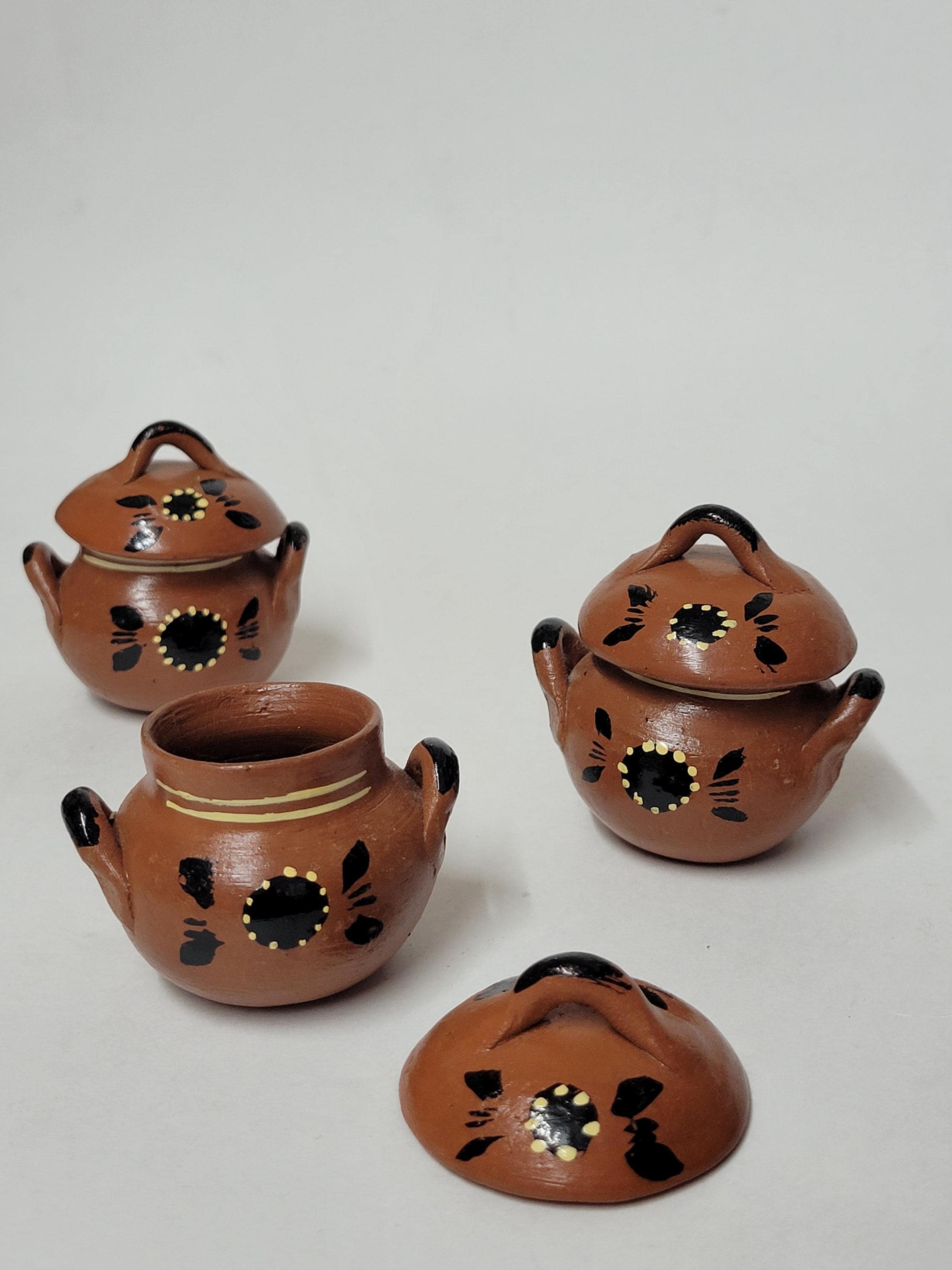 Mini olla de barro, cute ollita, regalia Mexicano, mini, miniatura, Barro, lead free, hechas a mano. Hechas en Mexico, Mexican decor, gift