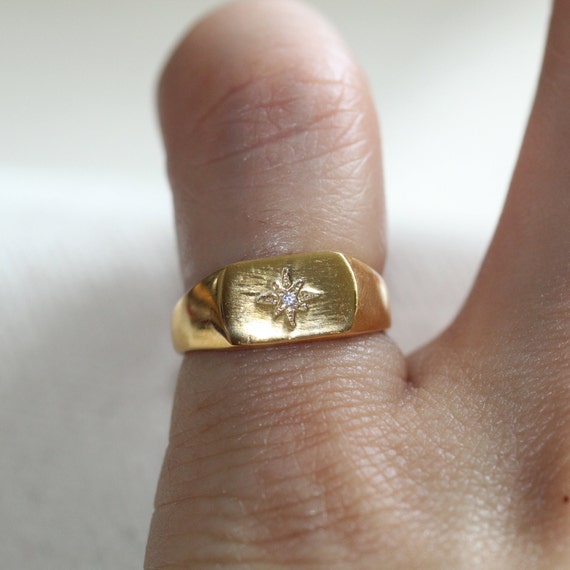 Petit Initial Heart Ring – Baby Gold