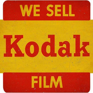 Vendemos película Kodak de color rojo brillante y amarillo de 22 pulgadas, resistente, fabricada en EE. UU., letrero de metal envejecido avanzado