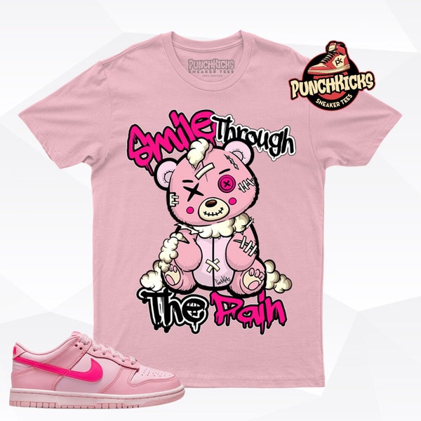 Dunk Low Triple Pink Sneaker Shirt passend bij Smile Through The Pain - PunchKicks Pink Graphic Tee, Cadeau voor Sneakerhead