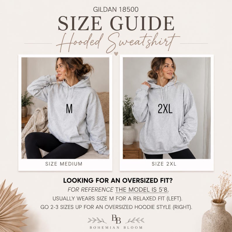 K&ouml;nnte beinhalten: Ein Gr&ouml;&szlig;enguide f&uuml;r den Gildan 18500 Kapuzenpullover mit zwei Fotos eines hellgrauen Hoodies. Das linke Foto zeigt Gr&ouml;&szlig;e M, das rechte Gr&ouml;&szlig;e 2XL. Der Text enth&auml;lt den Gr&ouml;&szlig;enguide, die K&ouml;rpergr&ouml;&szlig;e des Models und den Markennamen Bohemian Bloom.