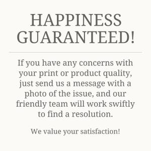 Pu&ograve; includere: Grafica color crema con il testo "HAPPINESS GUARANTEED!" in un carattere grigio scuro. Sotto, afferma che in caso di problemi con il prodotto, &egrave; necessario inviare un messaggio con una foto per una rapida risoluzione.