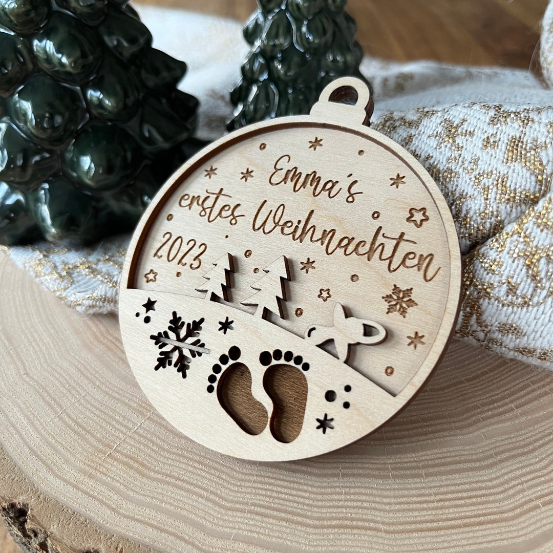 Erstes Weihnachten 2023 Weihnachtskugel aus Holz mit Namen