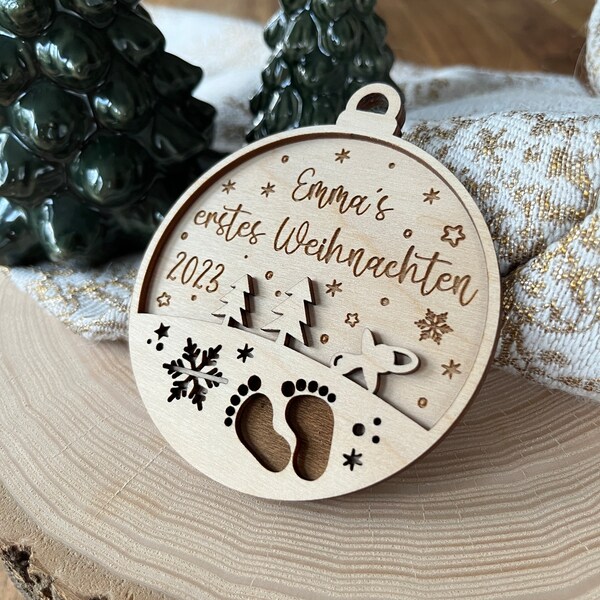 Erstes Weihnachten 2023 Weihnachtskugel aus Holz mit Namen| Personalisierte Geschenk zu Weihnachten | Mein erstes Weihnachten Weihnachtsdeko