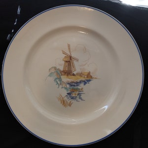 1940s/1950s Lighthouse MCM 10&quot; Dinner Plate - Universal Cambridge Camwood Ivory (display piece, see condition notes)