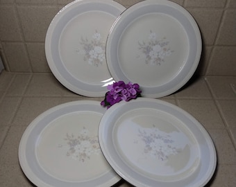 1980s Pickard Pearl Boquet 10-7/8 inch Dinner Plates