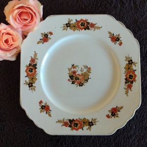 1932 Wedgwood Richelieu 9.5 inch Dinner Plate (see condition notes)