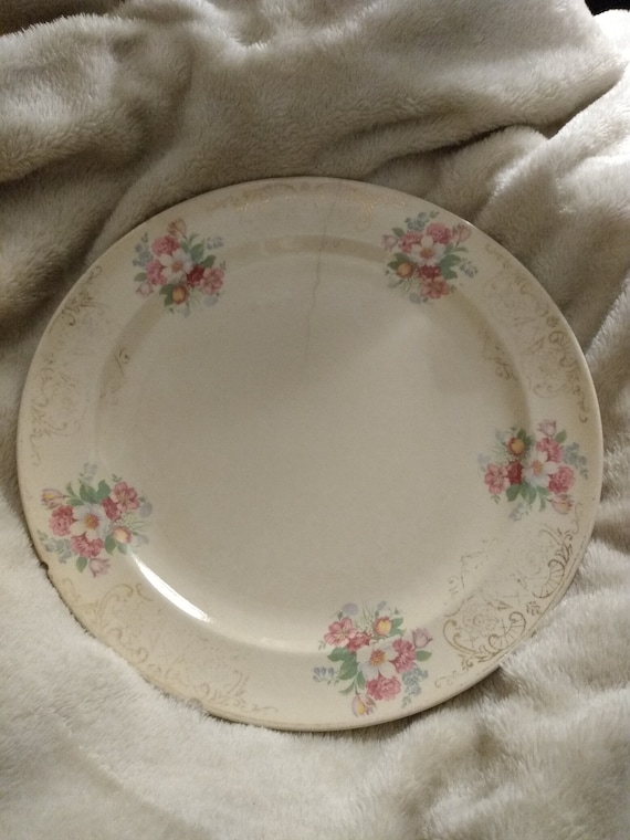 1946 Paden City Pottery 10" Dinner Plate (Made in the U.S.A) H 46 (see condition notes) [Shabby Chic Display Piece]