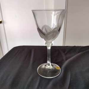 Discontinued Cristal D'Arques-Durand Florence - 6 5/8" wine glass - 1990s / early 2000s vintage