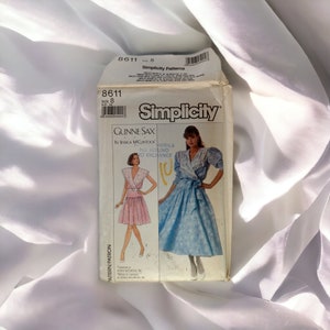 1988 Simplicity 8611 Gr. 8 - Uncut - Misses Kleid. Gunne Sax von Jessica McClintock.