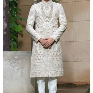 Handcrafted Men&#39;s Wedding Sherwani: Embroidered Groom Outfit