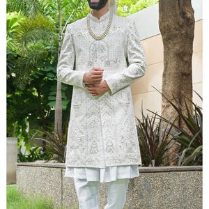 Handcrafted Men&#39;s Wedding Sherwani: Embroidered Groom Outfit