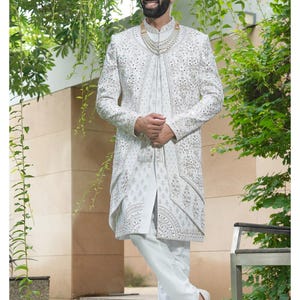 Handcrafted Men&#39;s Wedding Sherwani: Embroidered Groom Outfit