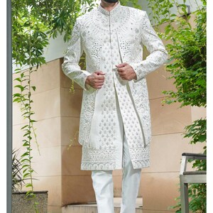 Handcrafted Men&#39;s Wedding Sherwani: Embroidered Groom Outfit