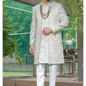 Handcrafted Men&#39;s Wedding Sherwani: Embroidered Groom Outfit