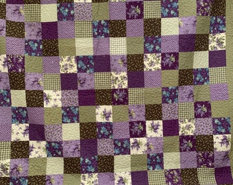 Violet Garden Quilt, coperta trapuntata fatta a mano presenta vivaci fiori viola su uno sfondo patchwork, Bedspread Quilting Hippie Quilts