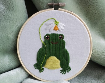 Cute frog with flowers embroidery art, handmade embroidery in hoop