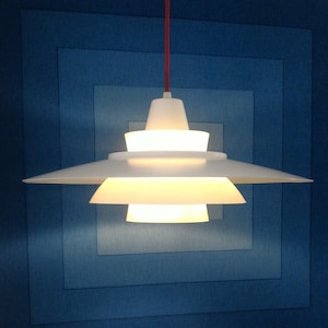 Icona del design, design danese, lampada a sospensione bianca, Super Light Denmark, moderno di metà secolo, design scandinavo