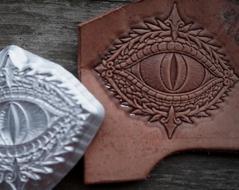 Dragon Eye 3D Leather Stamp Mold, Fantasy Reptile Eye Leather Stamp, Gothic Leathercraft Mold for Wallet Bags Journals (68.5mm)
