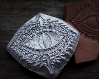Dragon Eye 3D Leather Stamp Mold, Fantasy Reptile Eye Leather Stamp, Gothic Leathercraft Mold for Wallet Bags Journals (68.5mm)