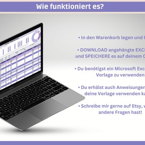 以下が含まれることがあります： Microsoft Excelのスプレッドシートとデータが表示されたシルバーのラップトップ。画面は紫と白の配色です。画面のテキストは「Wie funktioniert es?」と表示され、指示が記載されています。ラップトップは白い背景にあります。