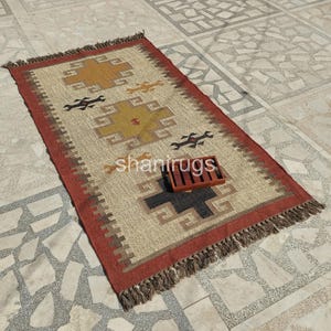 Handwoven Wool Jute Area Rug: Natural Fiber, Modern Decor